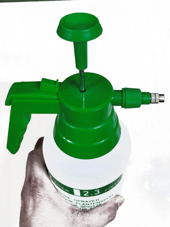 Plastic Pressure Sprayer 1.5 Litre White and Green color 